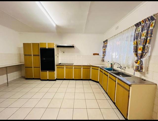 4 BEDROOM HOUSE FOR SALE IN SOUTH CREST